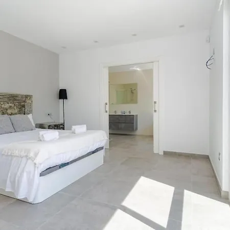 With Private Pool Nueva Andalucia דירה
